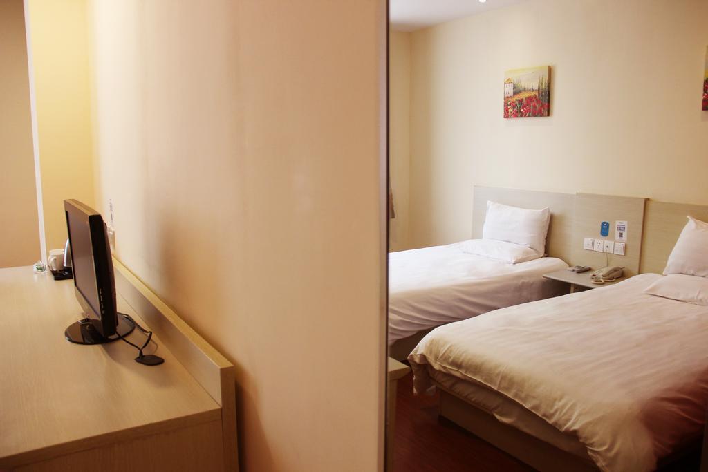 Hanting Express Zhangjiang Financial Information Park 2*